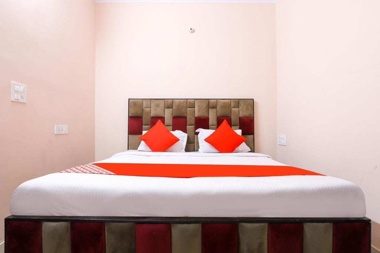 Oyo 77819 Shahdara Inn Нью-Дели Экстерьер фото