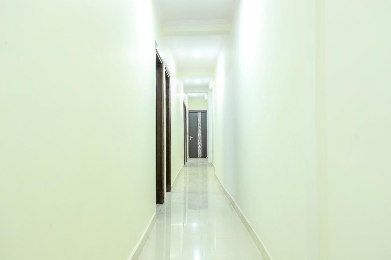 Oyo 77819 Shahdara Inn Нью-Дели Экстерьер фото